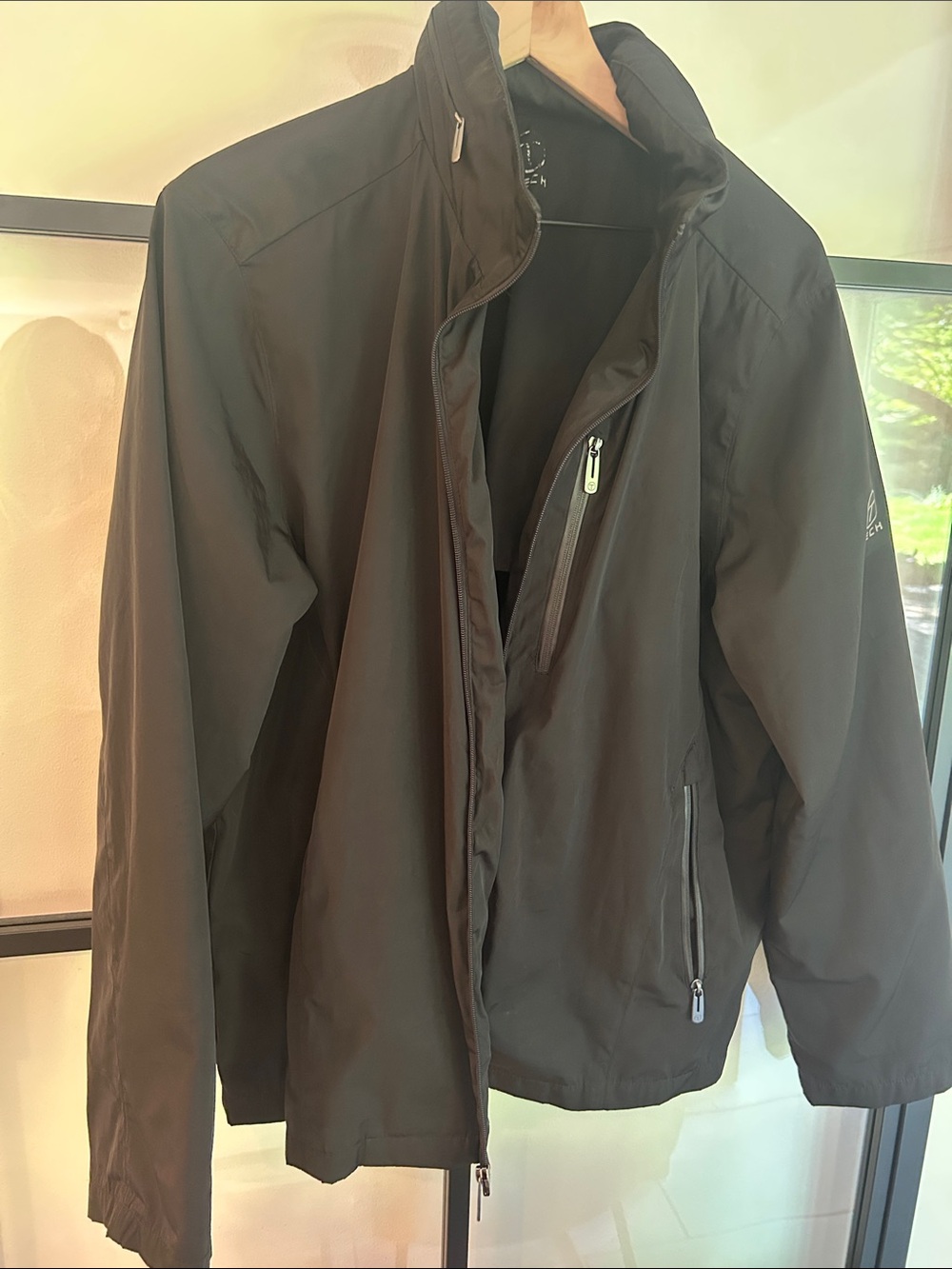 Tumi Black Men's Waterproof Raincoat with Zip Pockets